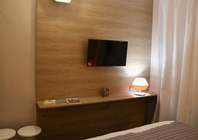 Twin it - Room - office - television